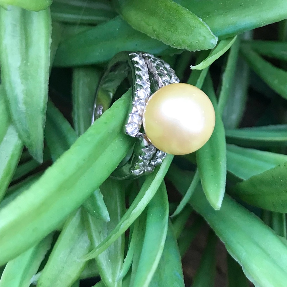 14k white gold plated faux-pearl ring